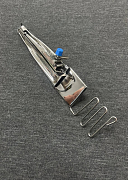 Окантователь в 4 сложения с прокладыванием эластичной тесьмы (резинки) на плоскошовной машине с вырезом в платформе T146 (35x10)