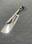 Окантователь в 2 сложения (открытый срез) для плоскошовной машины с плоской платформой C209A (с натяжным механизмом)  (15x7)